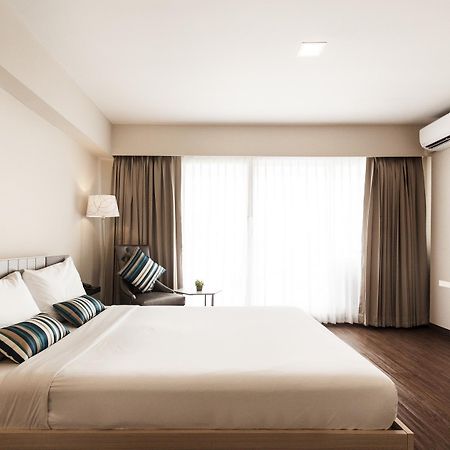 Samran Place Hotel Bangkok Bagian luar foto